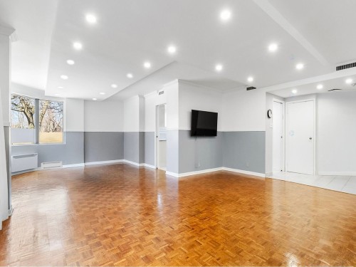 Salon - 104-5700 Av. Rembrandt, Côte-Saint-Luc, QC - Indoor Photo Showing Other Room