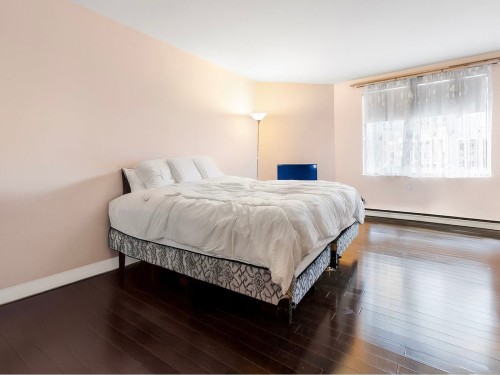 Chambre à coucher principale - 104-5700 Av. Rembrandt, Côte-Saint-Luc, QC - Indoor Photo Showing Bedroom