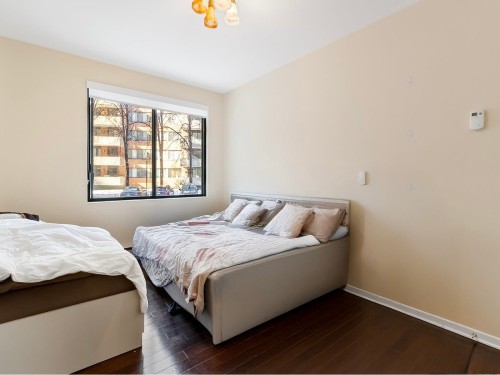 Chambre à coucher - 104-5700 Av. Rembrandt, Côte-Saint-Luc, QC - Indoor Photo Showing Bedroom