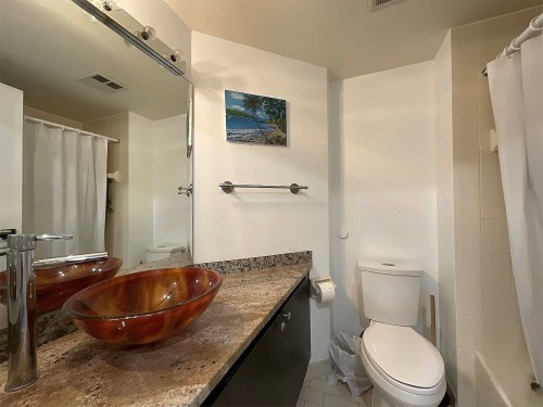 Salle de bains - 104-5700 Av. Rembrandt, Côte-Saint-Luc, QC - Indoor Photo Showing Bathroom