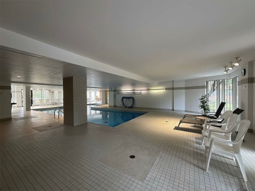 Piscine - 104-5700 Av. Rembrandt, Côte-Saint-Luc, QC - Indoor Photo Showing Other Room