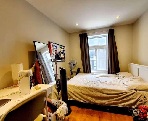 Chambre à coucher - 3554 Rue St-Dominique, Montréal (Le Plateau-Mont-Royal), QC - Indoor Photo Showing Bedroom