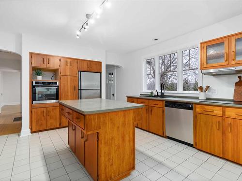 11 Lindsay Hill, Bedford, NS 