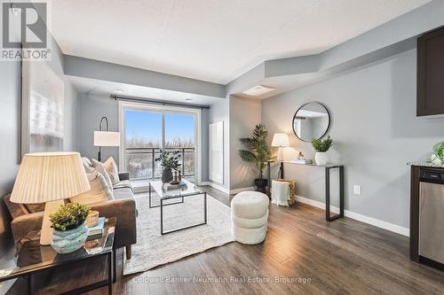 204 - 25 Kay Crescent, Guelph (Pineridge/Westminster Woods), ON - Indoor Photo Showing Living Room