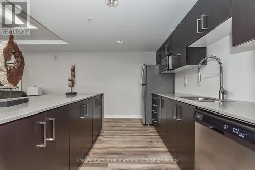 204 - 25 Kay Crescent, Guelph (Pineridge/Westminster Woods), ON - Indoor Photo Showing Kitchen With Double Sink