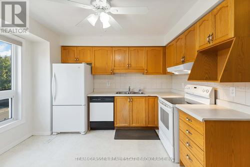 63 - 1990 Wavell Street, London East (East I), ON - Indoor Photo Showing Kitchen With Double Sink