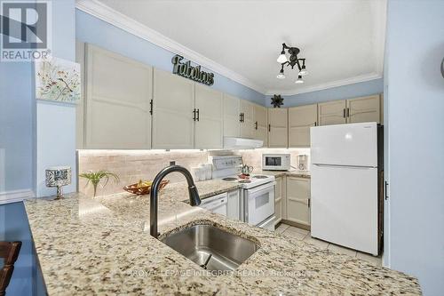 100 - 1835 Marsala Crescent, Ottawa, ON - Indoor Photo Showing Kitchen