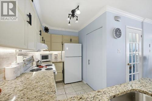 100 - 1835 Marsala Crescent, Ottawa, ON - Indoor Photo Showing Kitchen