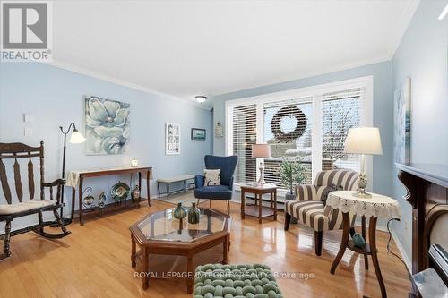 100 - 1835 Marsala Crescent, Ottawa, ON - Indoor Photo Showing Living Room