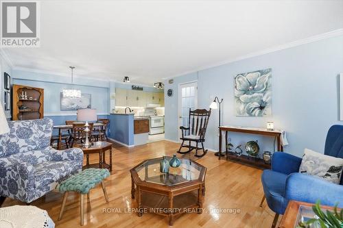 100 - 1835 Marsala Crescent, Ottawa, ON - Indoor Photo Showing Living Room