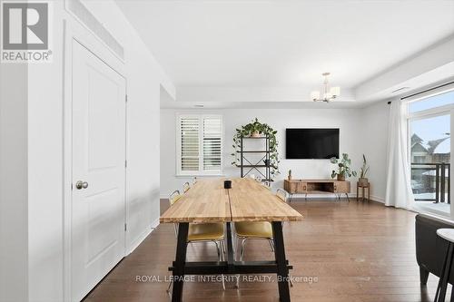 359 Axis Way, Ottawa, ON - Indoor Photo Showing Living Room