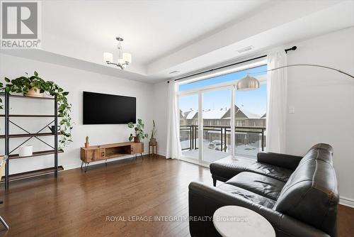 359 Axis Way, Ottawa, ON - Indoor Photo Showing Living Room