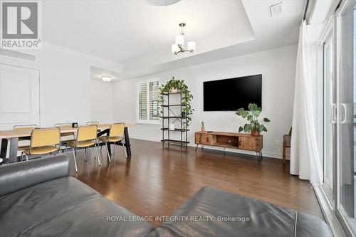 359 Axis Way, Ottawa, ON - Indoor Photo Showing Living Room