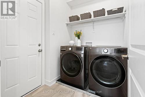 2038 Allegrini Terrace, Ottawa, ON - Indoor Photo Showing Laundry Room