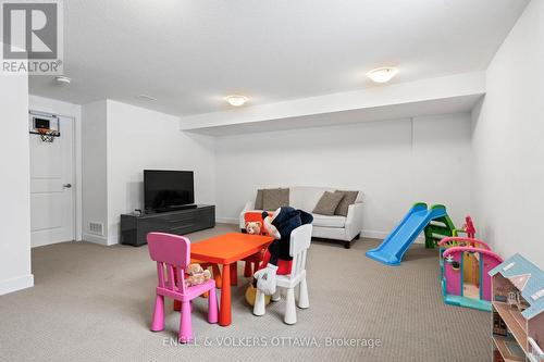 2038 Allegrini Terrace, Ottawa, ON - Indoor