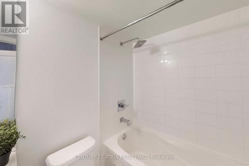 405 - 27 Rean Drive, Toronto, ON - Indoor Photo Showing Bathroom