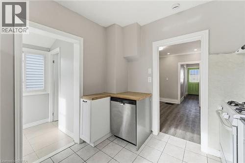 166 Beach Road, Hamilton, ON - Indoor Photo Showing Other Room