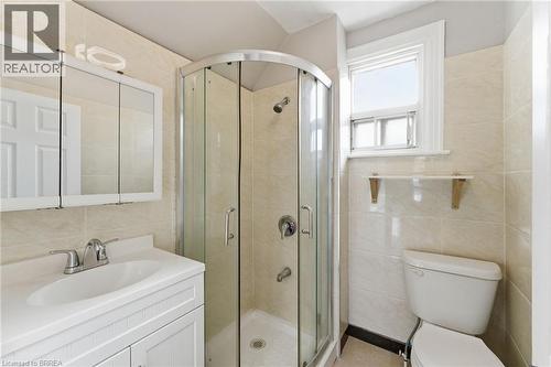 166 Beach Road, Hamilton, ON - Indoor Photo Showing Bathroom