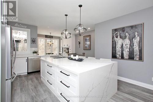 1010 Glenbourne Drive, Oshawa, ON - Indoor Photo Showing Kitchen With Upgraded Kitchen