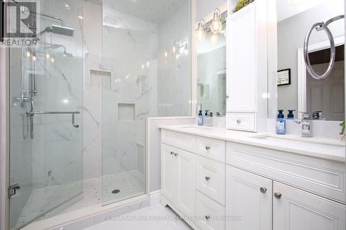 1010 Glenbourne Drive, Oshawa, ON - Indoor Photo Showing Bathroom