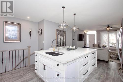 1010 Glenbourne Drive, Oshawa, ON - Indoor Photo Showing Kitchen With Double Sink With Upgraded Kitchen