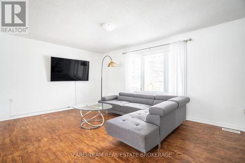6950 Yonge Street, Innisfil, ON - Indoor Photo Showing Living Room