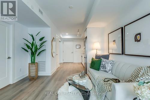 921N - 9 Clegg Road, Markham, ON - Indoor Photo Showing Living Room