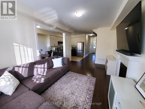 124 Countryman Road, East Gwillimbury, ON - Indoor Photo Showing Living Room With Fireplace
