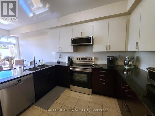 124 Countryman Road, East Gwillimbury, ON - Indoor Photo Showing Kitchen With Stainless Steel Kitchen With Double Sink