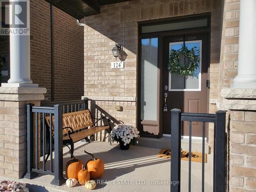 124 Countryman Road, East Gwillimbury, ON - Outdoor With Exterior