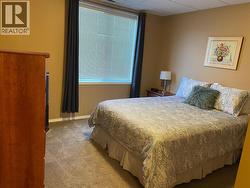 bedroom in guest suite - 