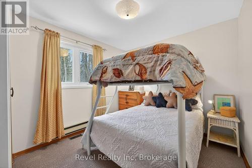 8 Manitou Crescent, Tiny, ON - Indoor Photo Showing Bedroom