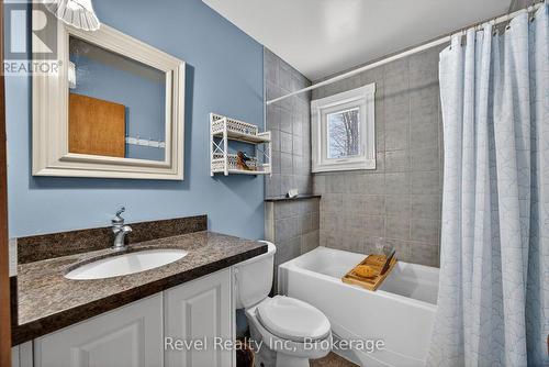 8 Manitou Crescent, Tiny, ON - Indoor Photo Showing Bathroom