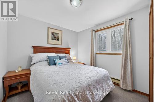 8 Manitou Crescent, Tiny, ON - Indoor Photo Showing Bedroom
