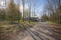 8 MANITOU CRESCENT Tiny, ON L9M 0C6