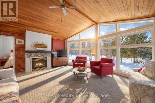 8 Manitou Crescent, Tiny, ON - Indoor Photo Showing Living Room With Fireplace