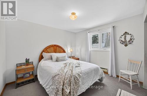 8 Manitou Crescent, Tiny, ON - Indoor Photo Showing Bedroom