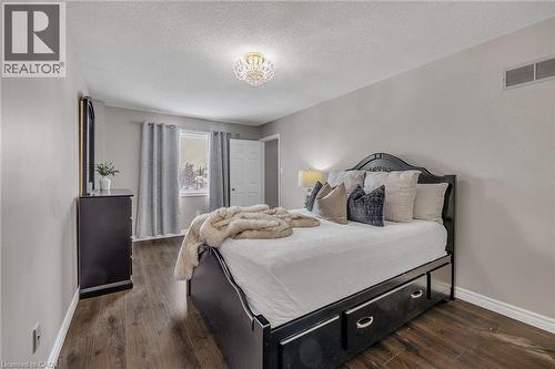 3390 Columbine Crescent, Mississauga, ON - Indoor Photo Showing Bedroom