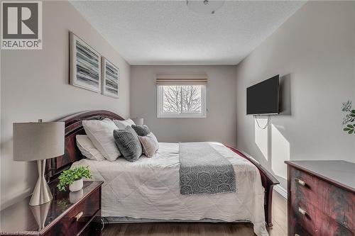 3390 Columbine Crescent, Mississauga, ON - Indoor Photo Showing Bedroom