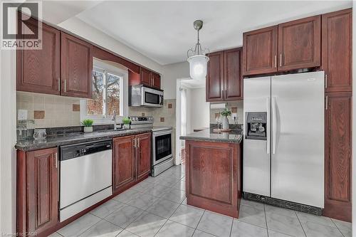 3390 Columbine Crescent, Mississauga, ON - Indoor Photo Showing Kitchen