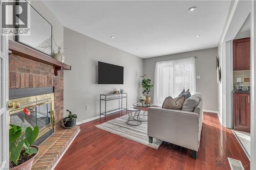 3390 Columbine Crescent, Mississauga, ON - Indoor Photo Showing Living Room