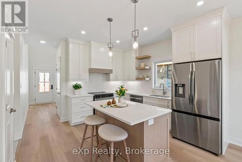 165 Jack'S Way, Wellington North (Mount Forest), ON - Indoor Photo Showing Kitchen With Upgraded Kitchen
