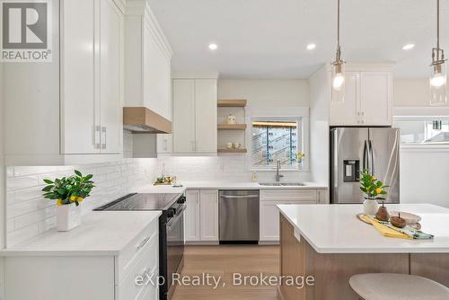 165 Jack'S Way, Wellington North (Mount Forest), ON - Indoor Photo Showing Kitchen With Upgraded Kitchen