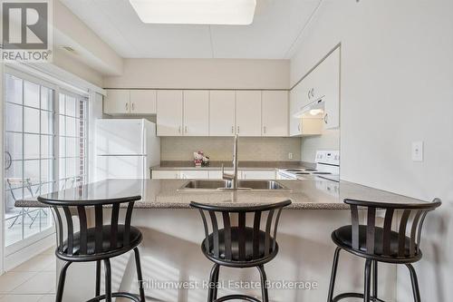 321 - 1440 Gordon Street, Guelph (Pineridge/Westminster Woods), ON - Indoor Photo Showing Kitchen