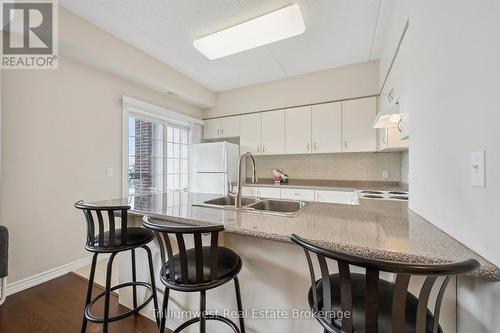 321 - 1440 Gordon Street, Guelph (Pineridge/Westminster Woods), ON - Indoor Photo Showing Kitchen With Double Sink
