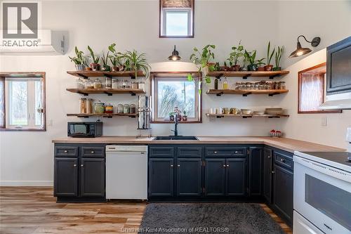 1357 Smith Falls Road, Dawn-Euphemia, ON - Indoor Photo Showing Kitchen
