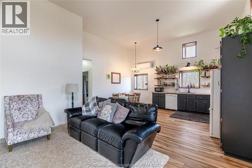 1357 Smith Falls Road, Dawn-Euphemia, ON - Indoor Photo Showing Living Room