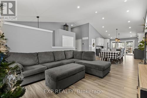 2756 Arrowsmith Court, Fort Erie (Black Creek), ON - Indoor Photo Showing Living Room