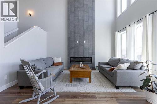 4889 7Th Street W, Claresholm, AB - Indoor Photo Showing Living Room