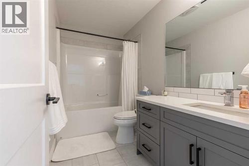 4889 7Th Street W, Claresholm, AB - Indoor Photo Showing Bathroom